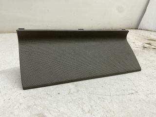 bontott AUDI A4 B7 Első Tároló Rekesz Fedél