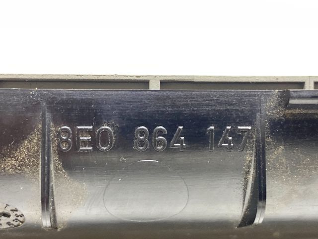 bontott AUDI A4 B7 Első Tároló Rekesz Fedél