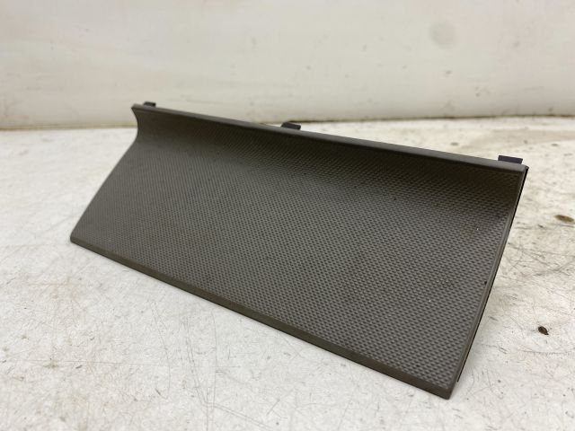 bontott AUDI A4 B7 Első Tároló Rekesz Fedél