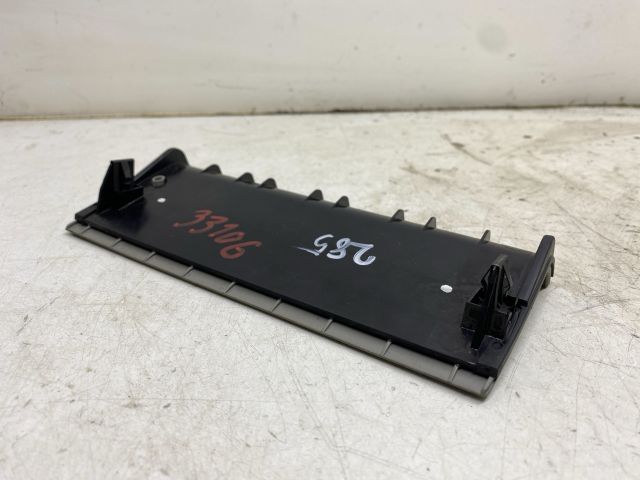 bontott AUDI A4 B7 Első Tároló Rekesz Fedél