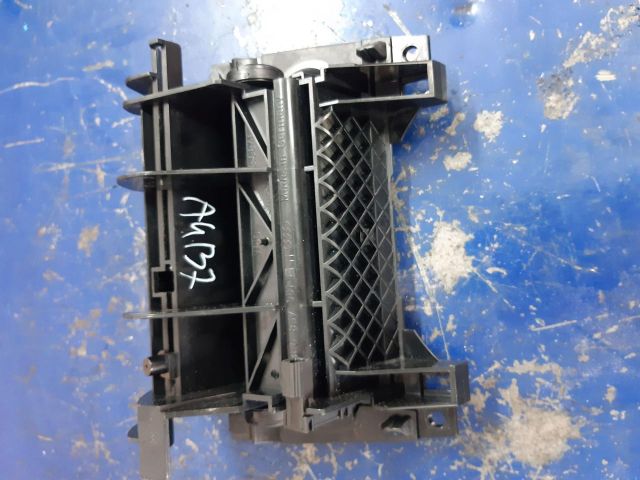 bontott AUDI A4 B7 Első Tároló Rekesz