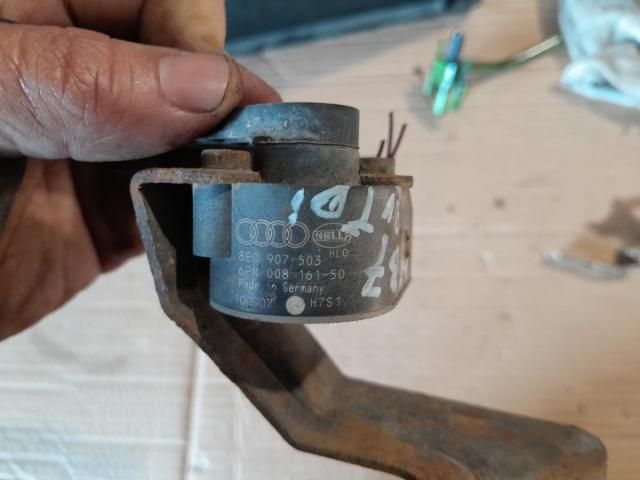 bontott AUDI A4 B7 Első Xenon Szintszabályzó Jeladó