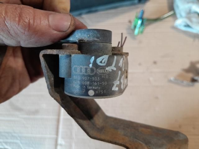 bontott AUDI A4 B7 Első Xenon Szintszabályzó Jeladó