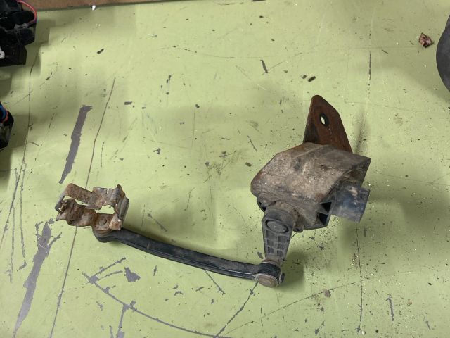 bontott AUDI A4 B7 Első Xenon Szintszabályzó Jeladó