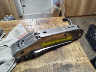 bontott AUDI A4 B7 Emelő