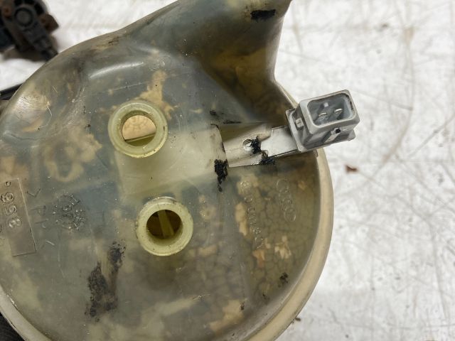 bontott AUDI A4 B7 Fékfolyadék Tartály