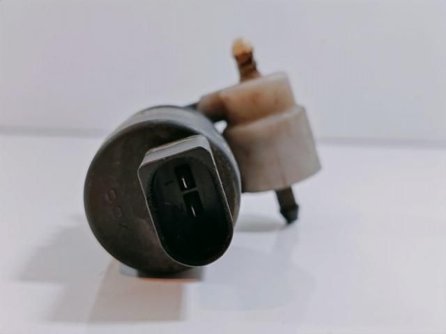 bontott AUDI A4 B7 Fényszórómosó Szivattyú