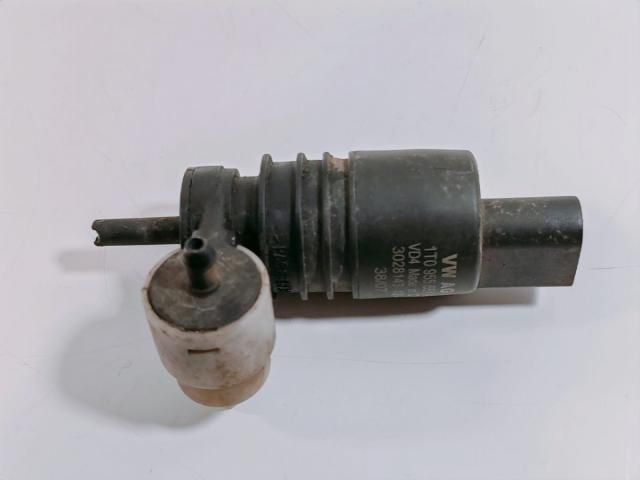 bontott AUDI A4 B7 Fényszórómosó Szivattyú