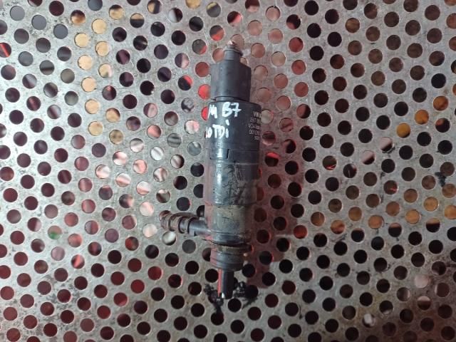 bontott AUDI A4 B7 Fényszórómosó Szivattyú