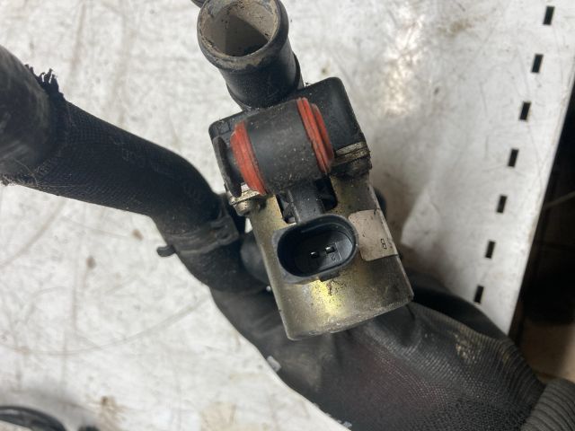 bontott AUDI A4 B7 Fűtéscsap