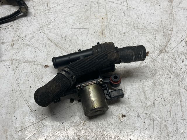 bontott AUDI A4 B7 Fűtéscsap