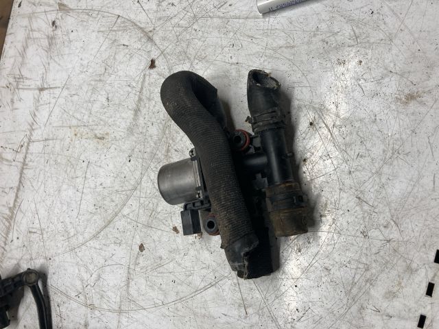 bontott AUDI A4 B7 Fűtéscsap