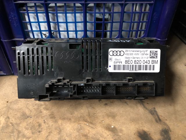 bontott AUDI A4 B7 Fűtéskapcsoló (digit klímás)