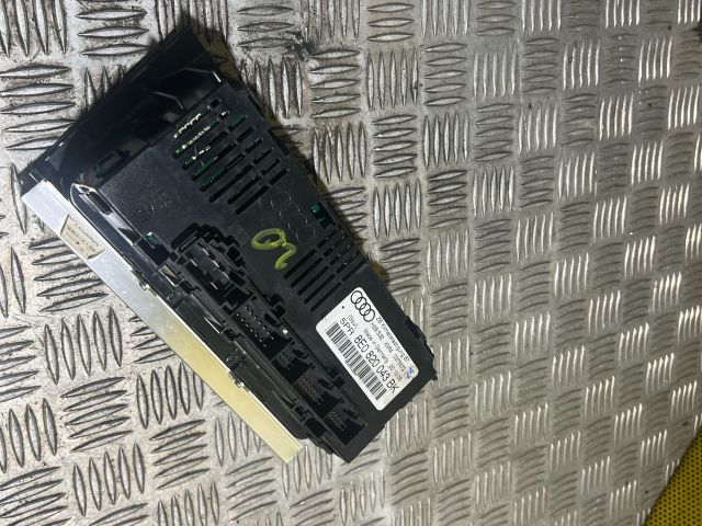 bontott AUDI A4 B7 Fűtéskapcsoló (digit klímás)