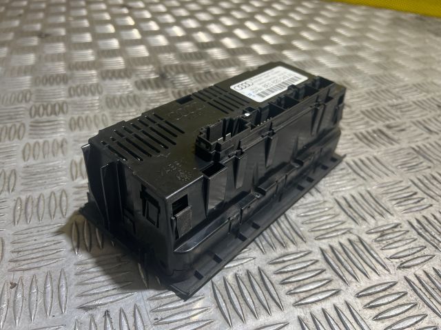 bontott AUDI A4 B7 Fűtéskapcsoló (digit klímás)