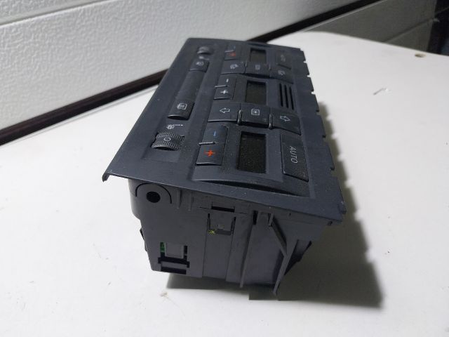 bontott AUDI A4 B7 Fűtéskapcsoló (digit klímás)