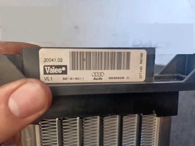 bontott AUDI A4 B7 Fűtőradiátor (Elektromos)