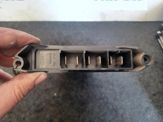 bontott AUDI A4 B7 Fűtőradiátor (Elektromos)