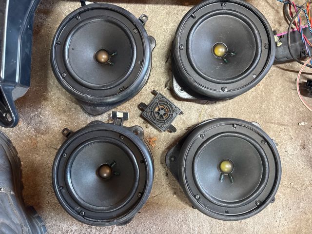 bontott AUDI A4 B7 Hangszóró Szett