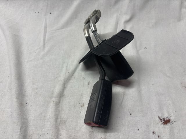 bontott AUDI A4 B7 Hátsó középső Biztonsági Öv Csat