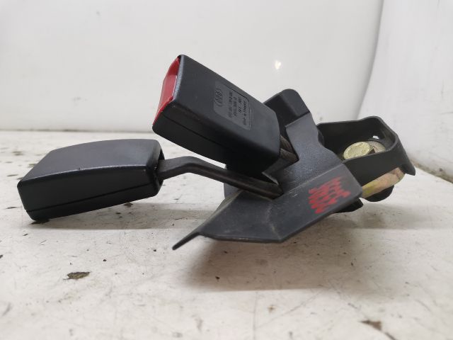 bontott AUDI A4 B7 Hátsó középső Biztonsági Öv Csat