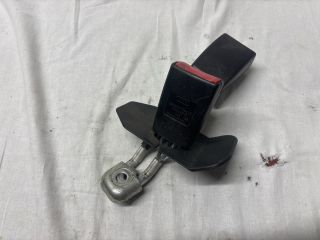 bontott AUDI A4 B7 Hátsó középső Biztonsági Öv Csat