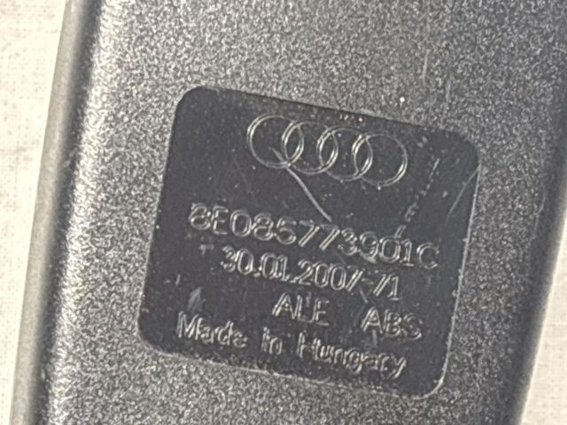 bontott AUDI A4 B7 Hátsó középső Biztonsági Öv Csat