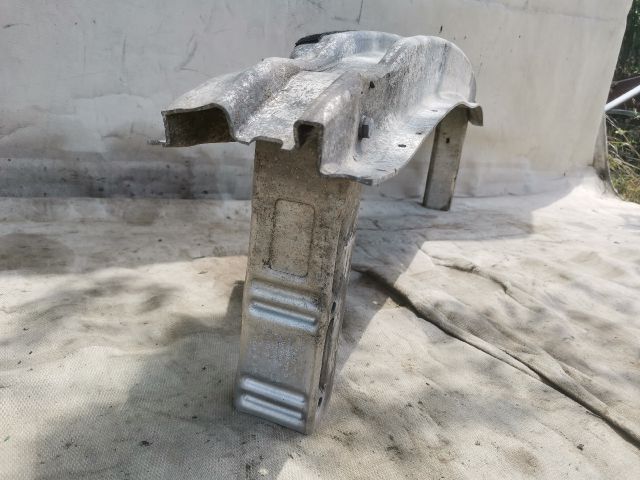 bontott AUDI A4 B7 Hátsó Lökhárító Merevítő (Fém)