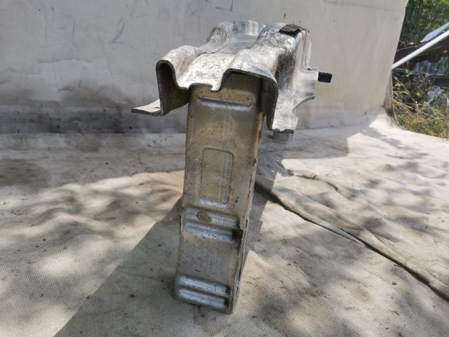 bontott AUDI A4 B7 Hátsó Lökhárító Merevítő (Fém)