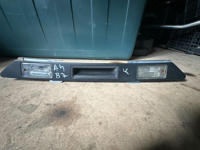 bontott AUDI A4 B7 Hátsó Rendszámtábla Világítás