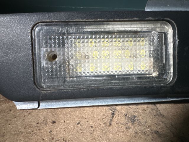 bontott AUDI A4 B7 Hátsó Rendszámtábla Világítás