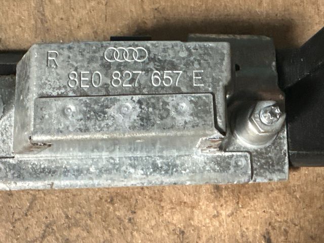 bontott AUDI A4 B7 Hátsó Rendszámtábla Világítás