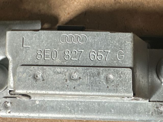 bontott AUDI A4 B7 Hátsó Rendszámtábla Világítás