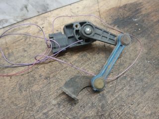 bontott AUDI A4 B7 Hátsó Xenon Szintszabályzó Jeladó