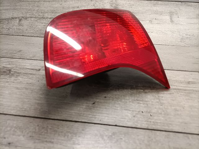 bontott AUDI A4 B7 Jobb Belső Hátsó Lámpa