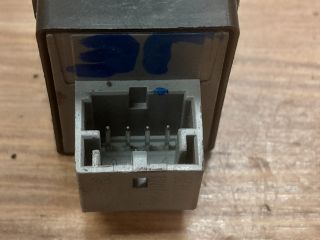 bontott AUDI A4 B7 Jobb első Ablakemelő Kapcsoló