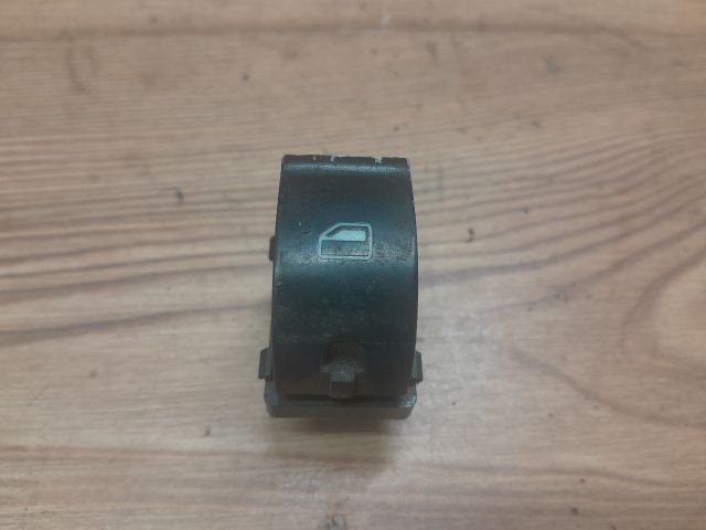 bontott AUDI A4 B7 Jobb első Ablakemelő Kapcsoló