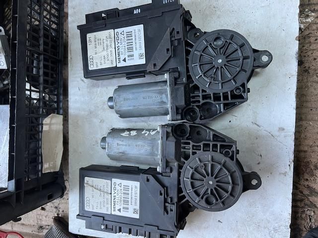 bontott AUDI A4 B7 Jobb első Ablakemelő Motor