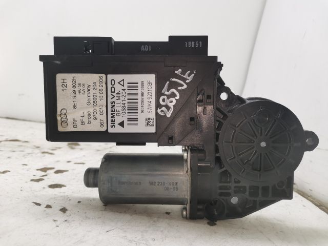 bontott AUDI A4 B7 Jobb első Ablakemelő Motor