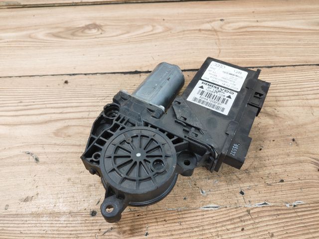 bontott AUDI A4 B7 Jobb első Ablakemelő Motor