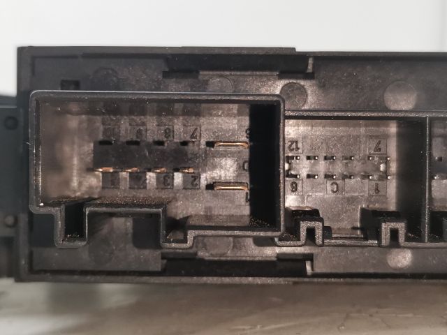 bontott AUDI A4 B7 Jobb első Ablakemelő Motor