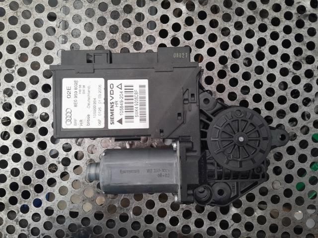 bontott AUDI A4 B7 Jobb első Ablakemelő Motor