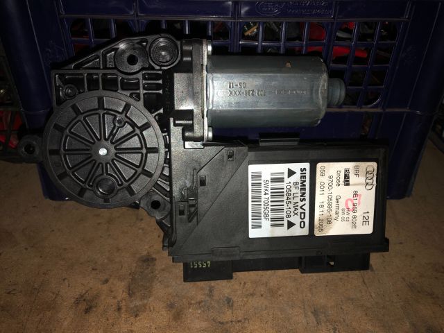 bontott AUDI A4 B7 Jobb első Ablakemelő Motor
