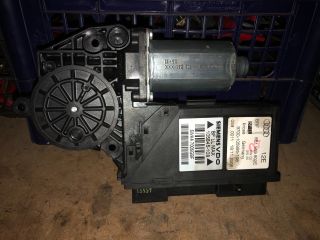 bontott AUDI A4 B7 Jobb első Ablakemelő Motor