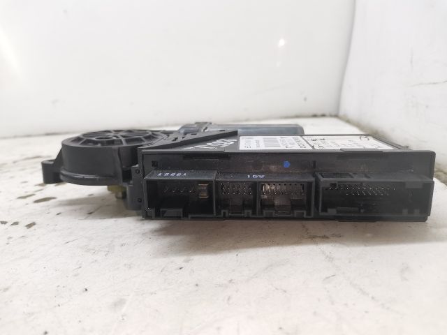 bontott AUDI A4 B7 Jobb első Ablakemelő Motor