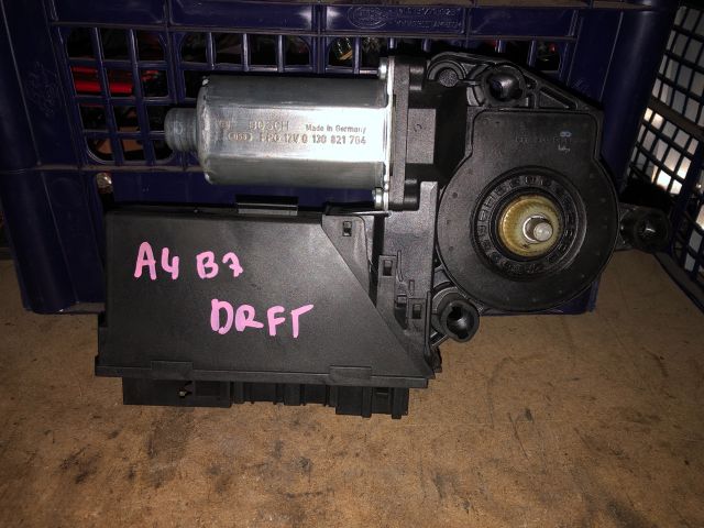 bontott AUDI A4 B7 Jobb első Ablakemelő Motor
