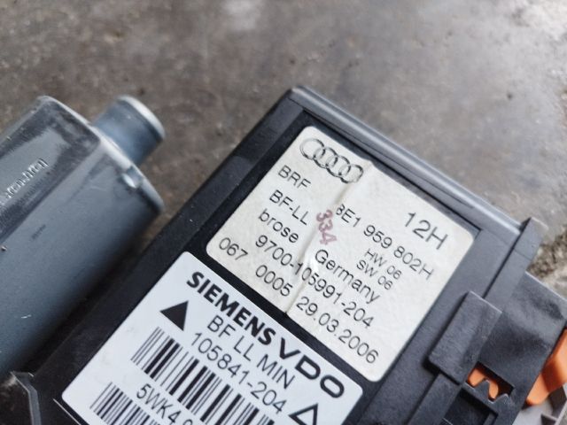 bontott AUDI A4 B7 Jobb első Ablakemelő Motor