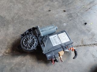 bontott AUDI A4 B7 Jobb első Ablakemelő Motor