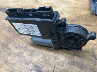 bontott AUDI A4 B7 Jobb első Ablakemelő Motor