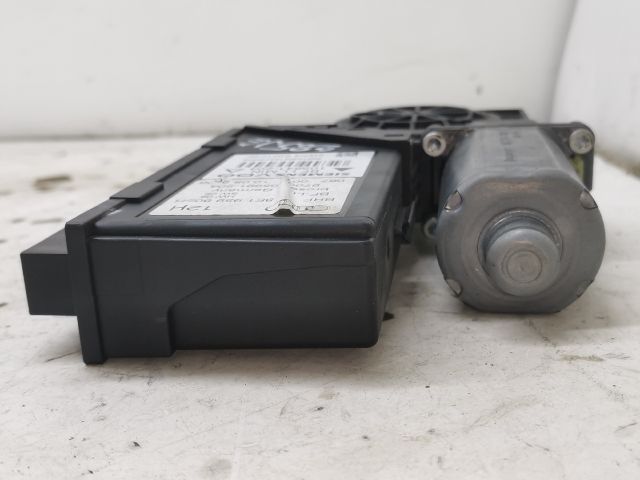 bontott AUDI A4 B7 Jobb első Ablakemelő Motor